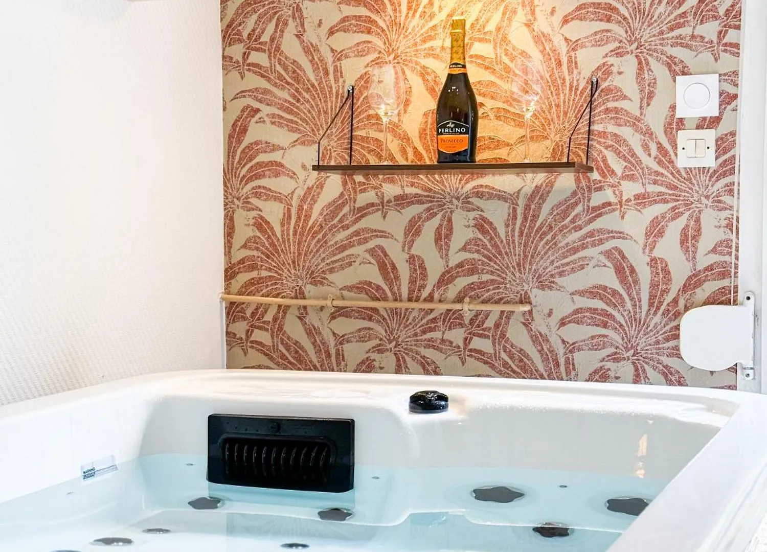 New Jacuzzi Le Terracotta Terrasse Parking Centre Ville Guingamp